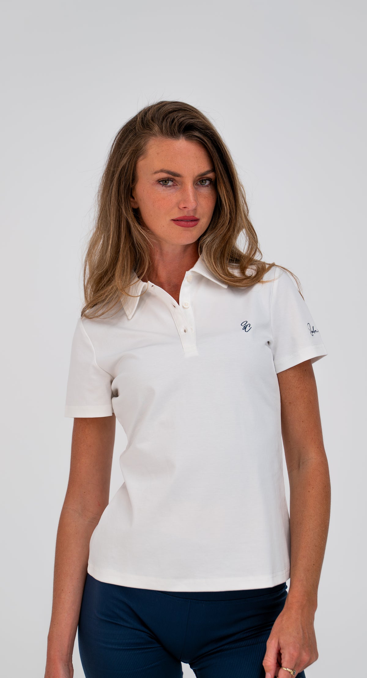 Model wearing Le Classique Polo Women in white, front view
