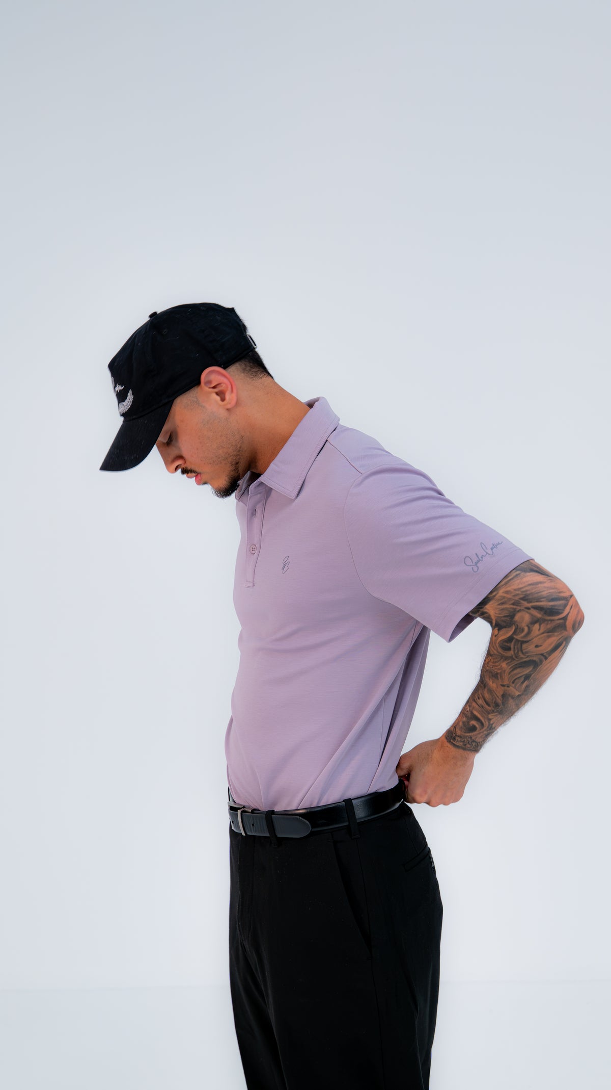 Le Classique Polo in lilac, worn on model, side view